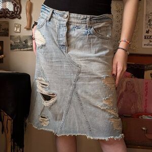 Free People Distressed Denim Midi/Mini Skirt Women's 31 Light Blue Wash